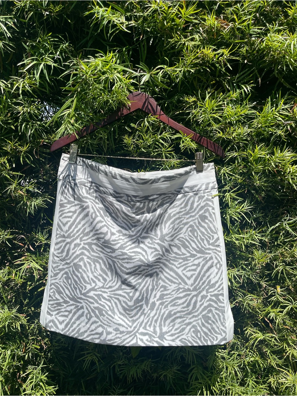 Fairway & Greene White and Gray Zebra Print Skort